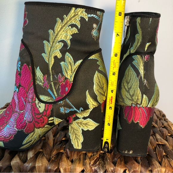Marc Fisher | Floral Embroidered 'Jana' Ankle Bootie | Size 6 - Picture 7 of 13